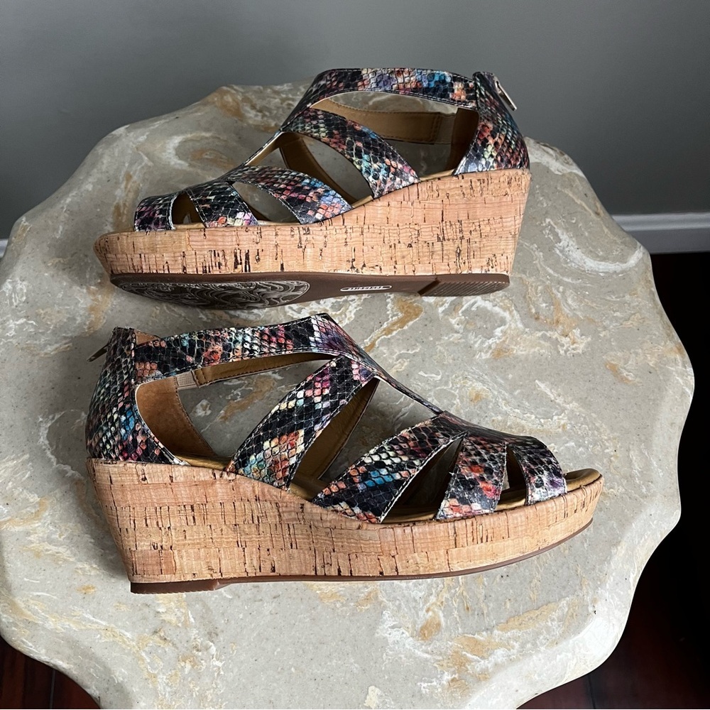 Softspots 8.5 wide sandals strappy open-toe rainbow snakeskin print cork wedge - Picture 8 of 11